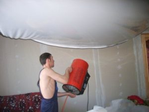 Установка натяжного потолка в Москве